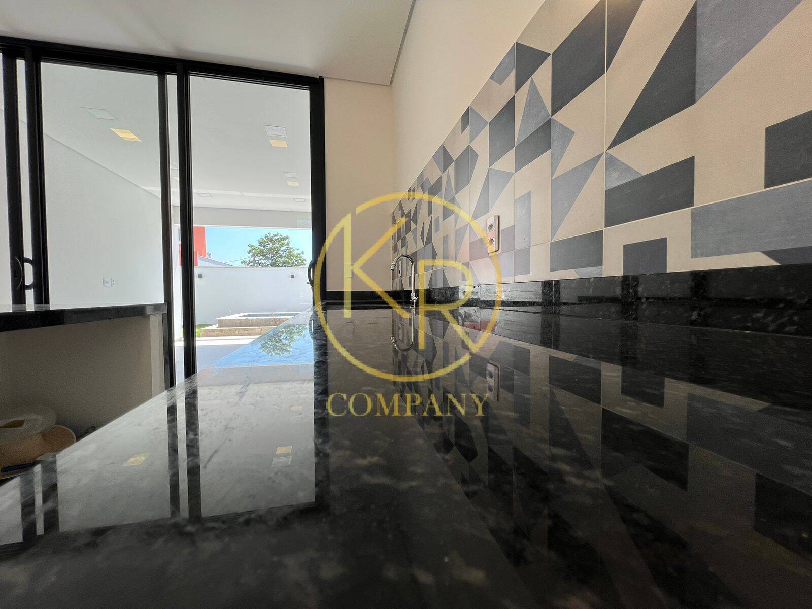Casa de Condomínio à venda com 3 quartos, 171m² - Foto 2